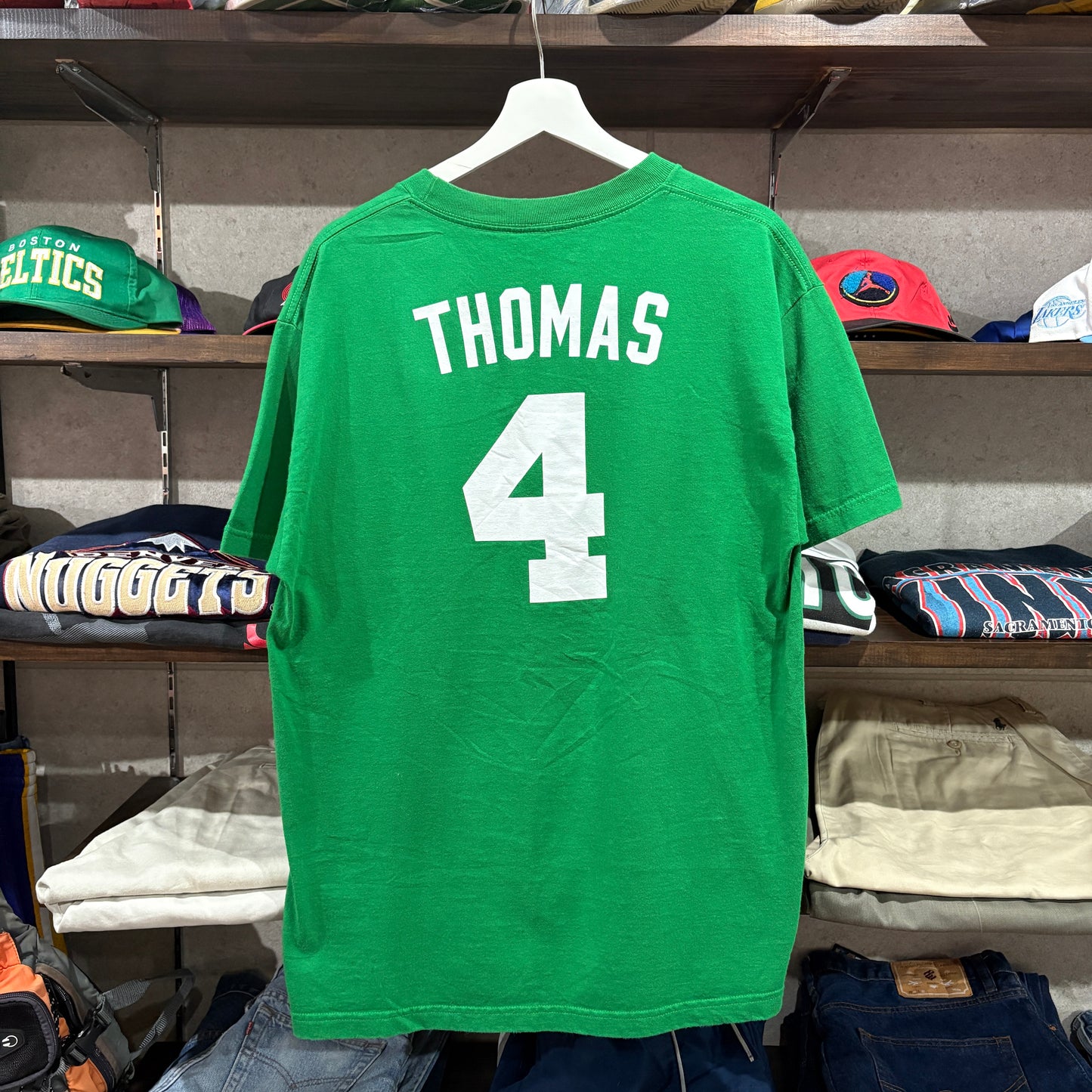 【 Boston Celtics / Isaiah Thomas / Name & Number T-shirt 】