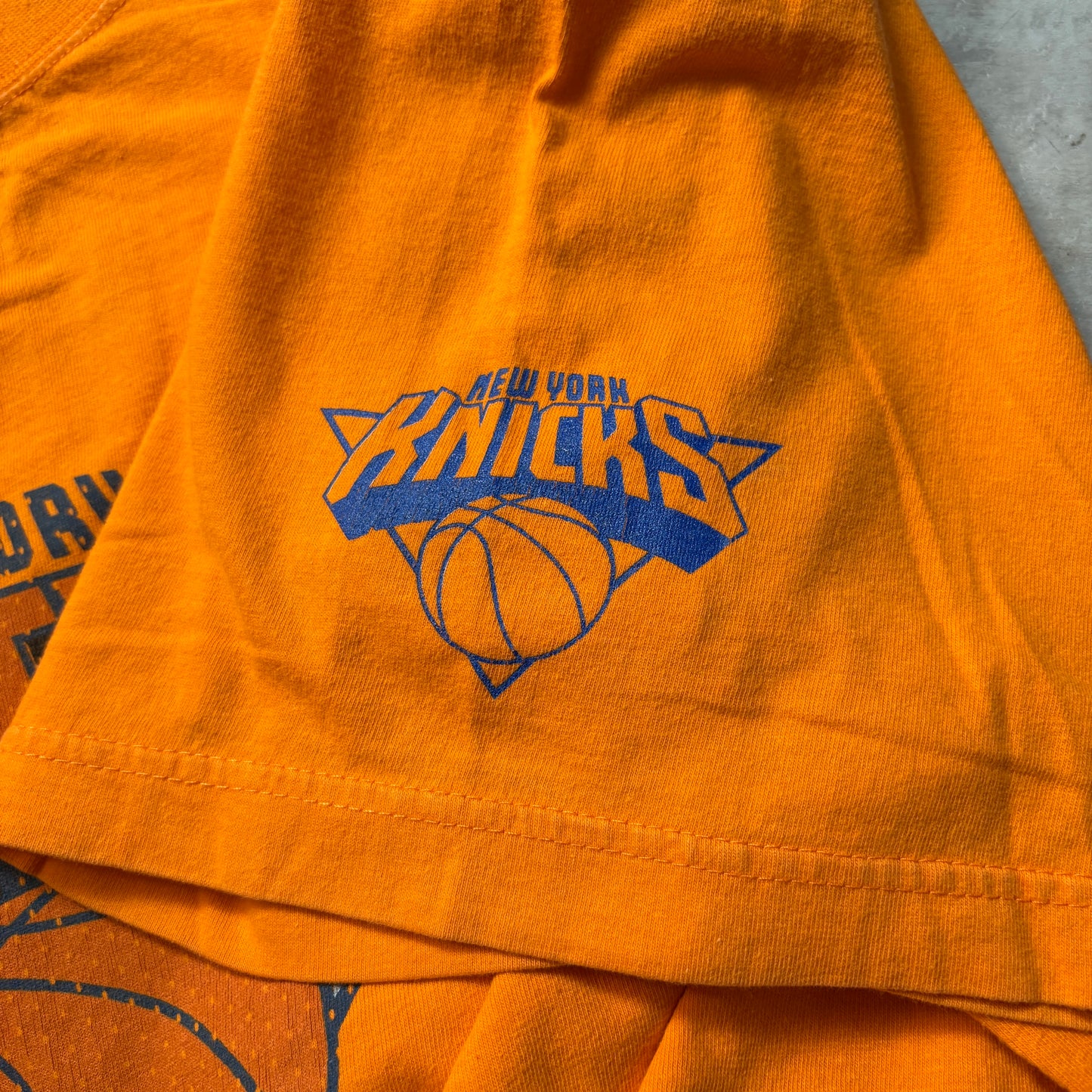 FUBU ATHLETIC NEW YORK KNICKS Tee  XXL