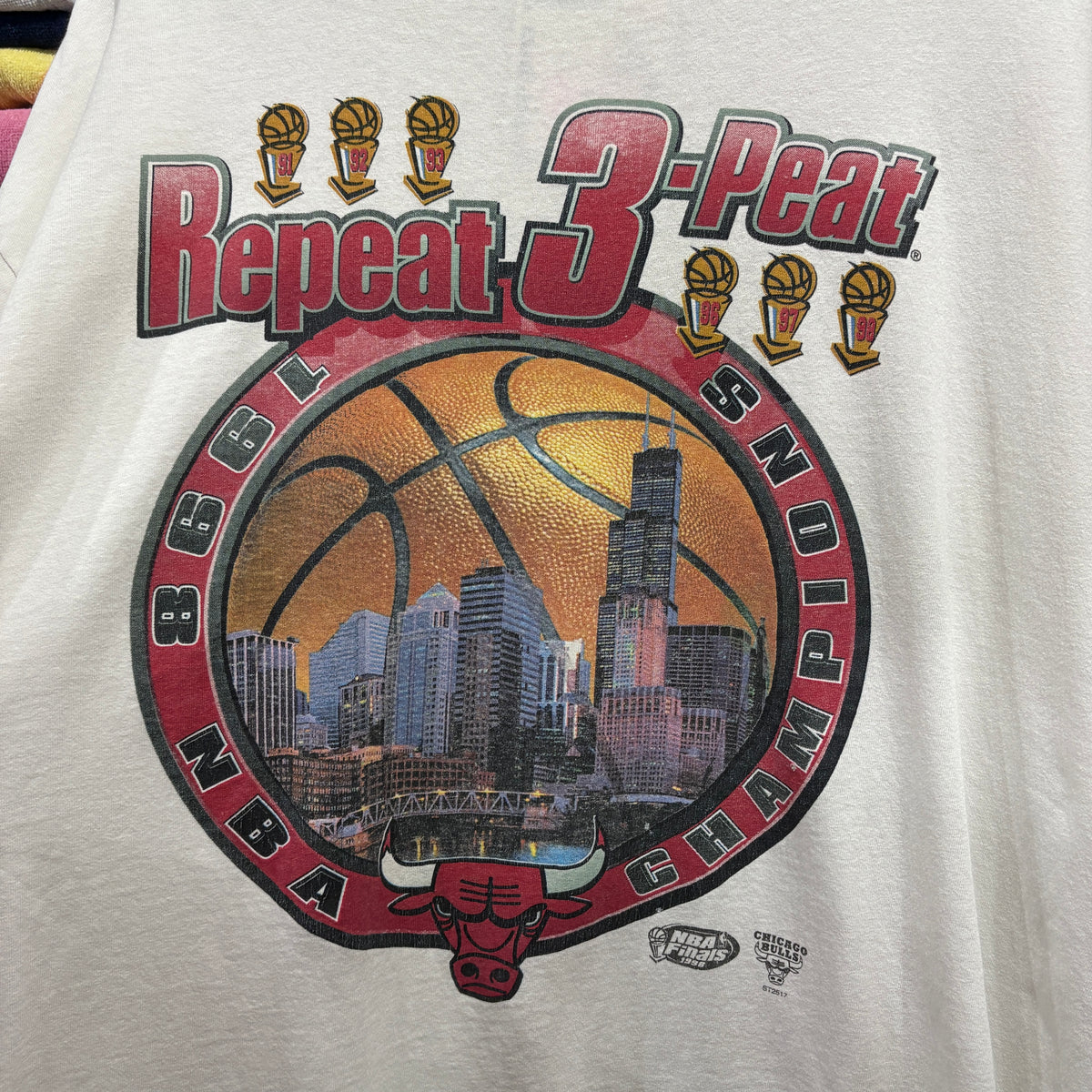 98s STARTER Chicago Bulls 2nd Three-Peat Championship Graphic Tee XL