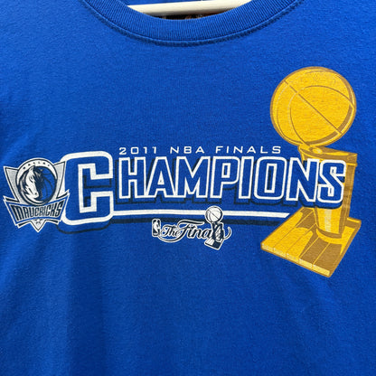 【Dallas Mavericks / 2011 NBA Finals Champions / Graphic T-Shirt】