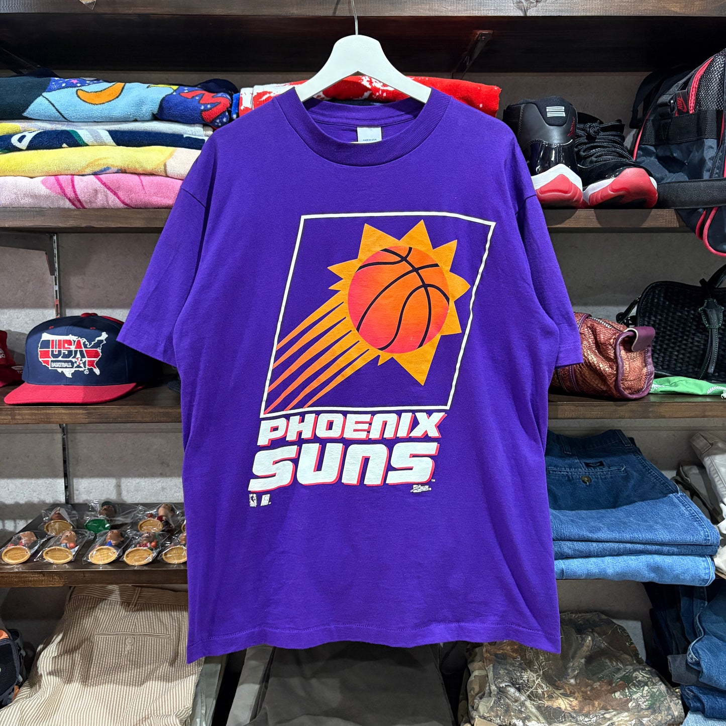【90s SALEM SPORTSWEAR "PHOENIX SUNS" Print T-Shirt】