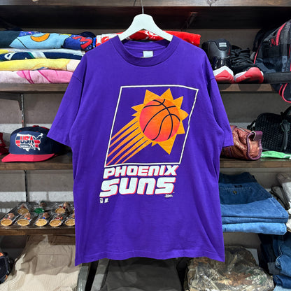 【90s SALEM SPORTSWEAR "PHOENIX SUNS" Print T-Shirt】