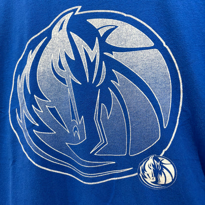 【Dallas Mavericks / NBA Logo Tag / 00s Vintage Graphic T-Shirt】