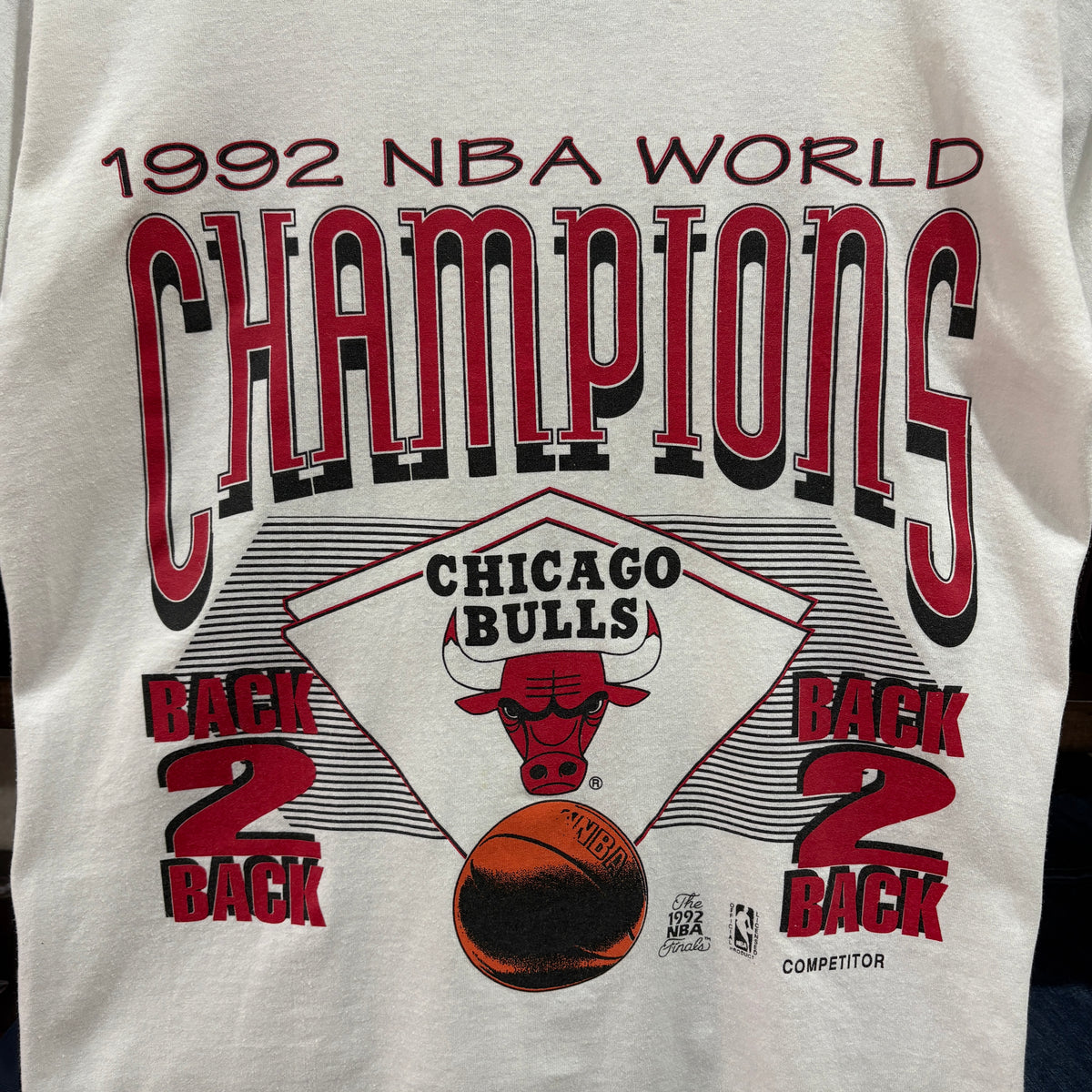 92s COMPETITOR Chicago Bulls "Back-to-Back" Champions Graphic Tee L