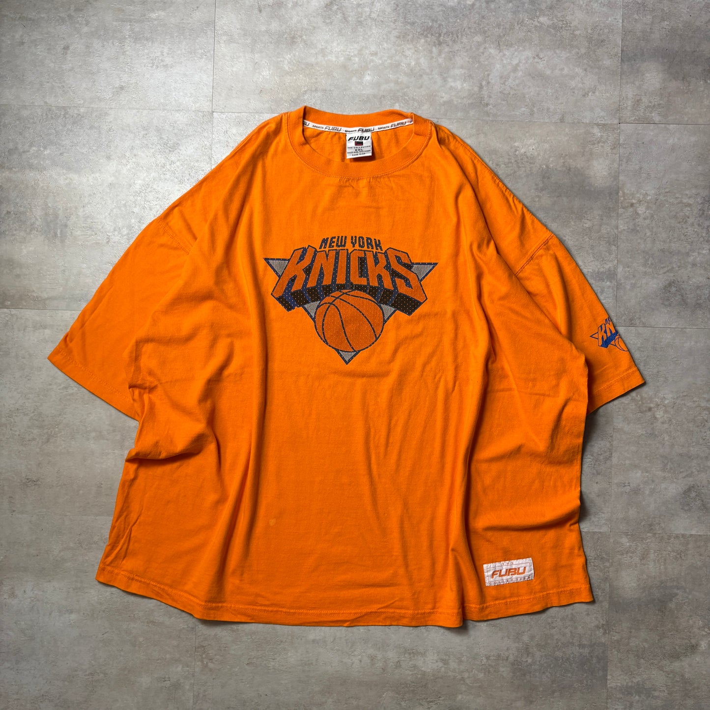 FUBU ATHLETIC NEW YORK KNICKS Tee  XXL