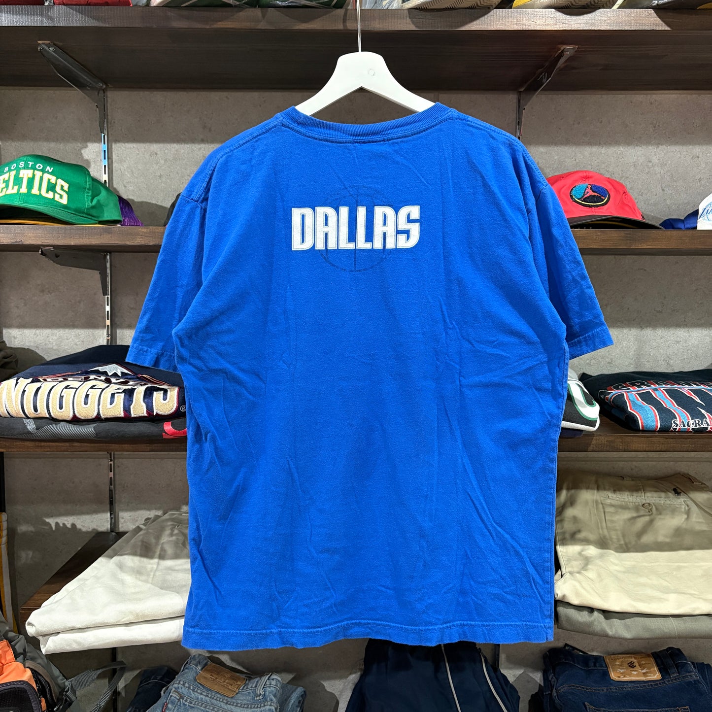 【Dallas Mavericks / NBA Logo Tag / 00s Vintage Graphic T-Shirt】