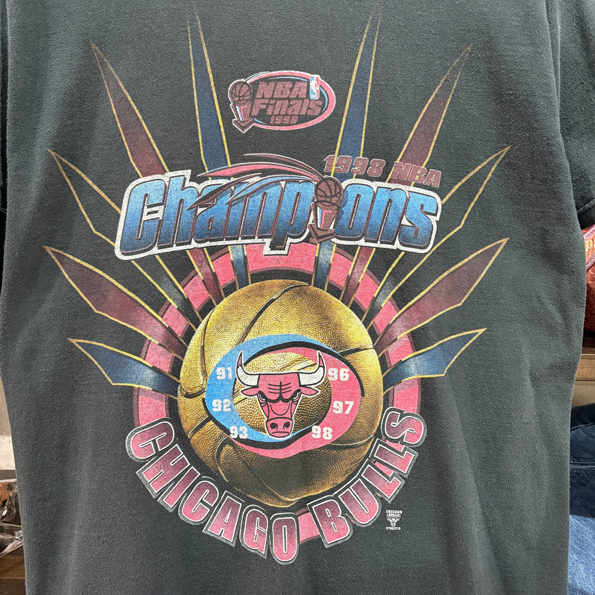 98s STARTER Chicago Bulls 2nd Three-Peat World Champions Graphic Tee L
